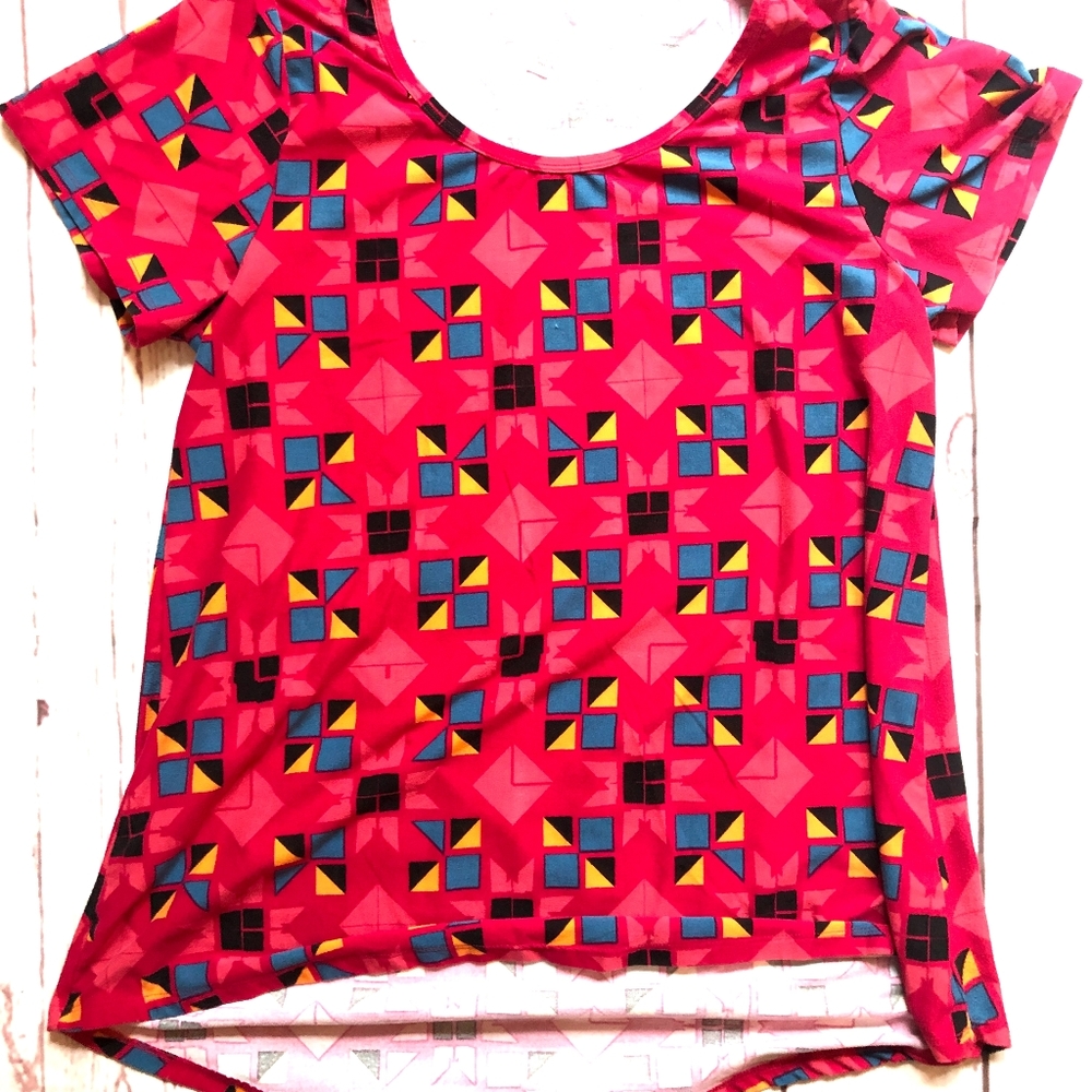 Lularoe scoop‎ neck geometrics pattern shirt Size